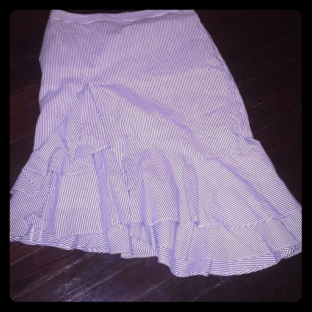 Below knee skirt with side zipper